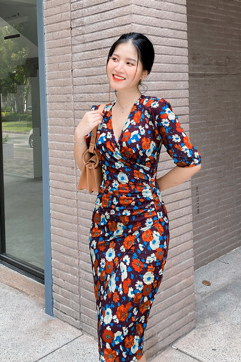 Đầm ôm họa tiết hoa cổ V đắp chéo