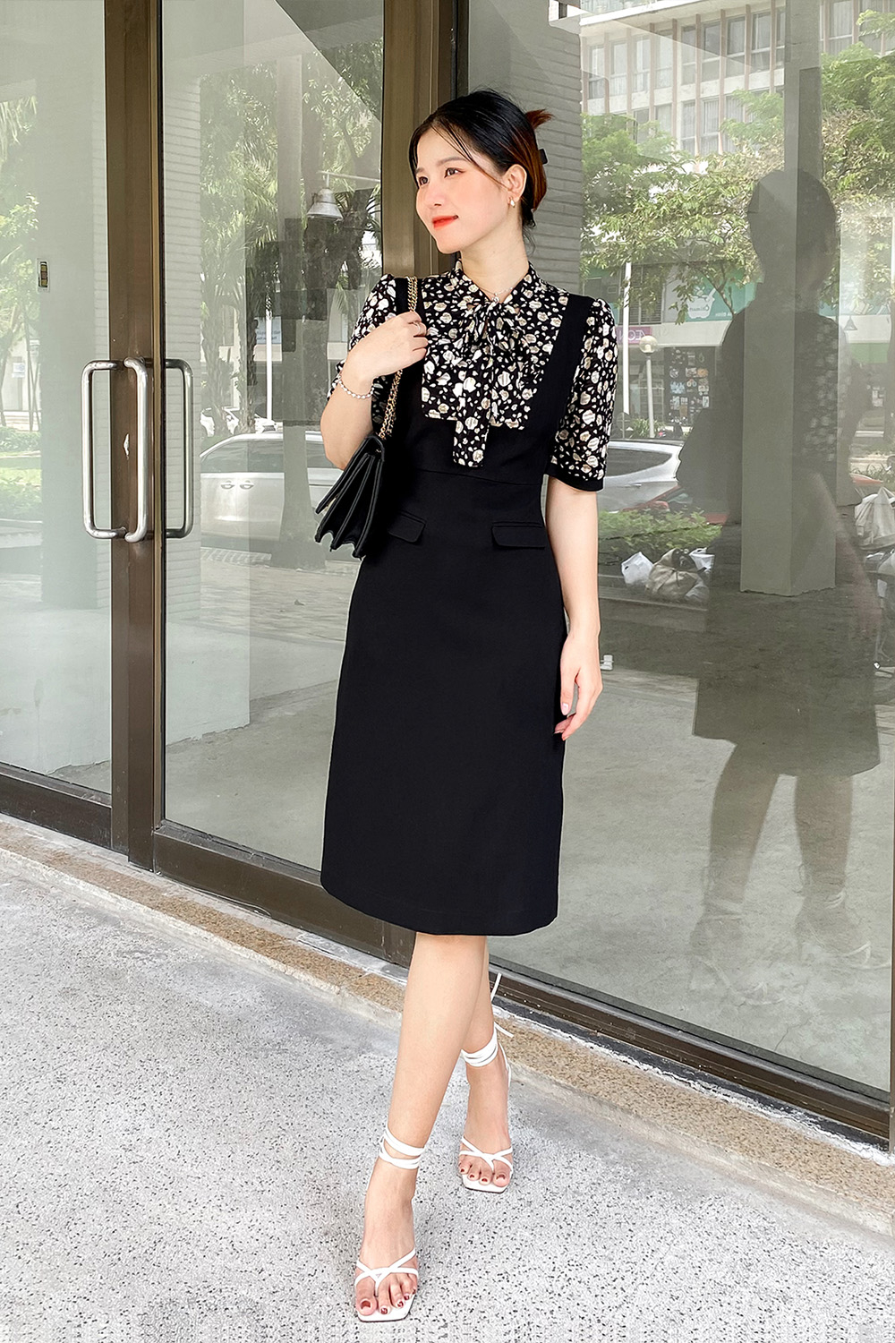 Đầm đen công sở dáng chữ a phối họa tiết