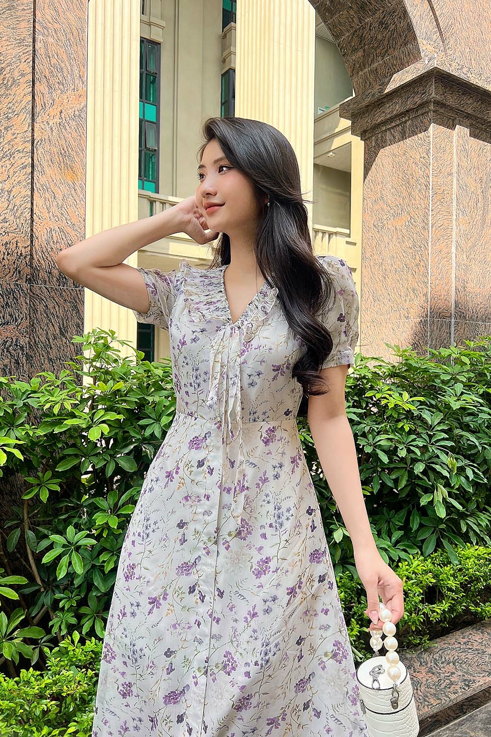 Đầm hoa trắng dáng chữ A cổ phối nơ