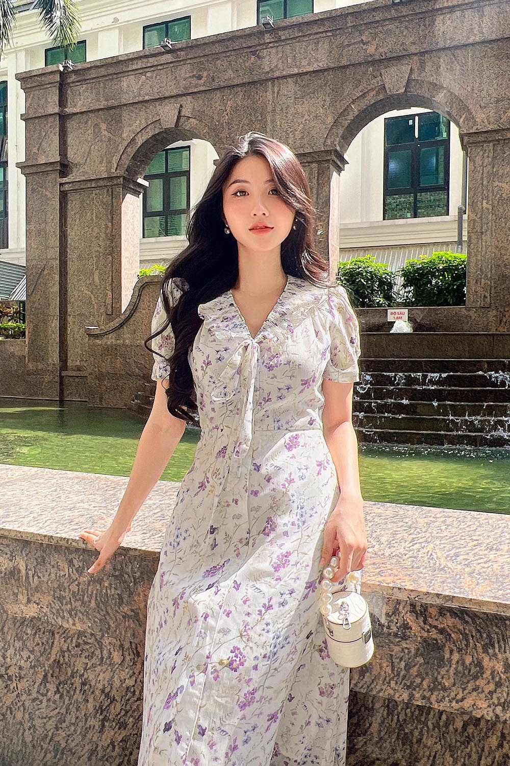 Đầm hoa trắng dáng chữ A cổ phối nơ