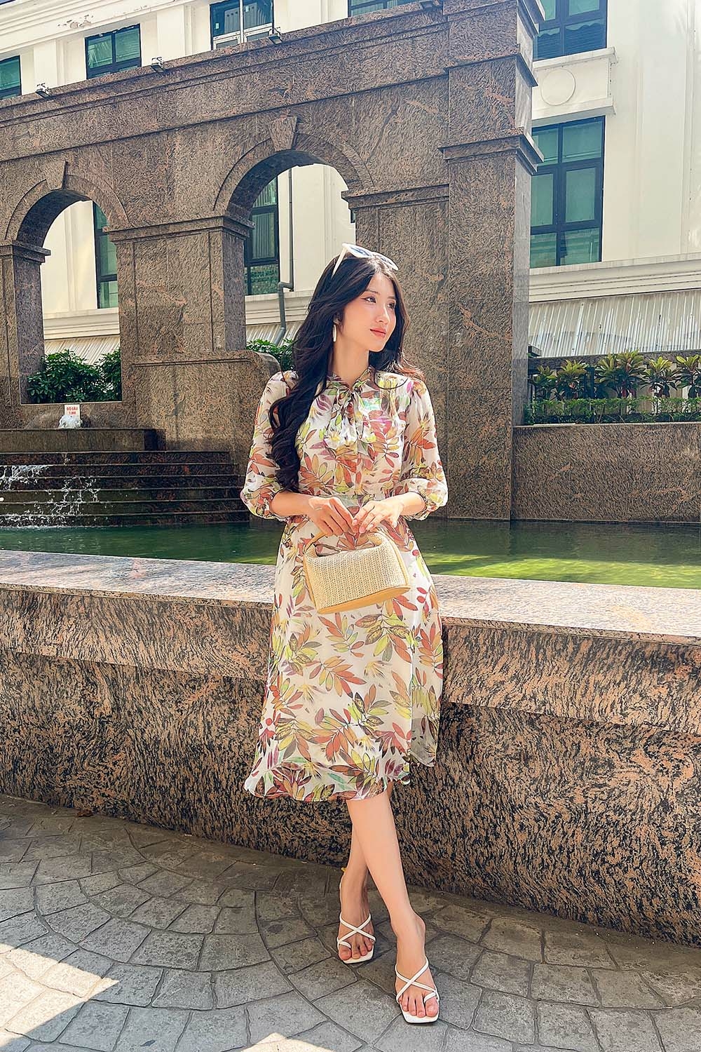 Đầm xòe chữ a màu kem họa tiết lá to