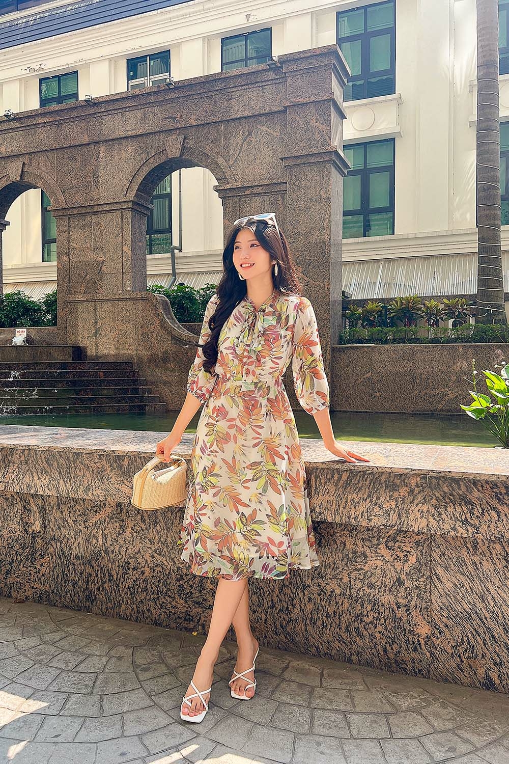Đầm xòe chữ a màu kem họa tiết lá to