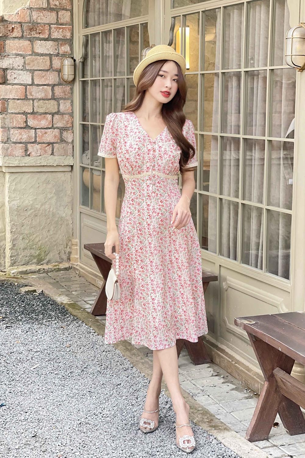 Đầm hoa nhí dáng xòe nhẹ phối đăng ten