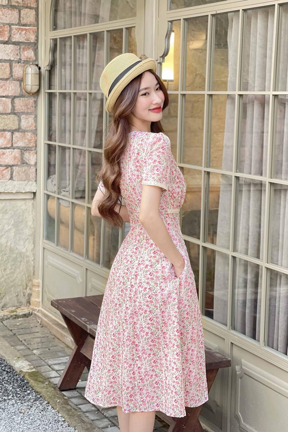 Đầm hoa nhí dáng xòe nhẹ phối đăng ten