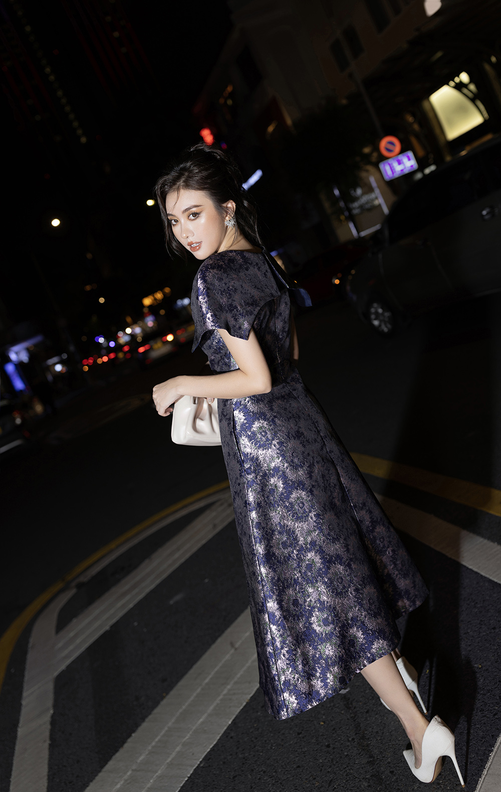 Đầm xòe tafta dự tiệc họa tiết cổ cách điệu