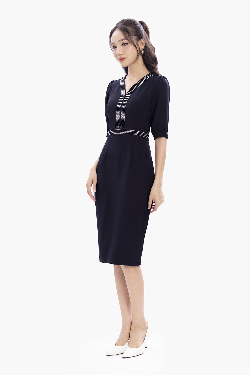 Đầm công sở dáng ôm phối chỉ trắng