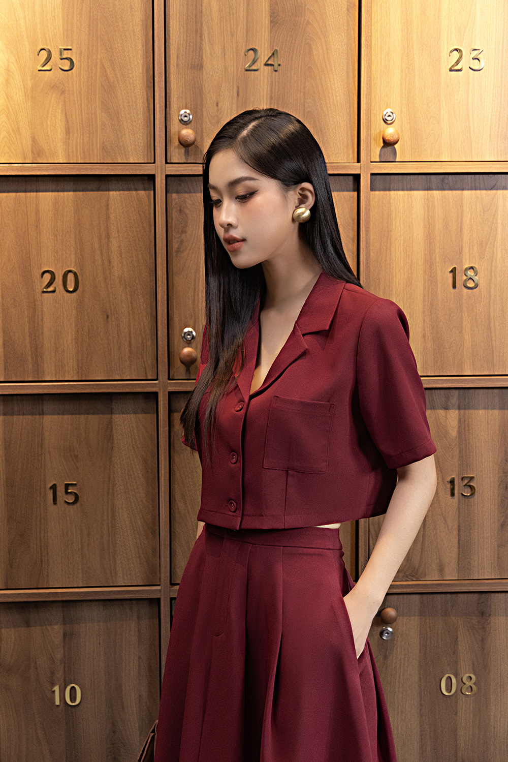 Áo kiểu nữ màu đỏ dáng ngắn cổ đan tông