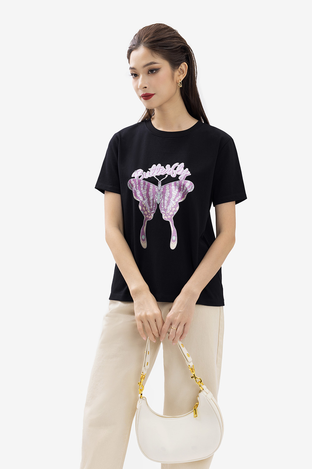 Áo thun nữ màu đen in hình bướm