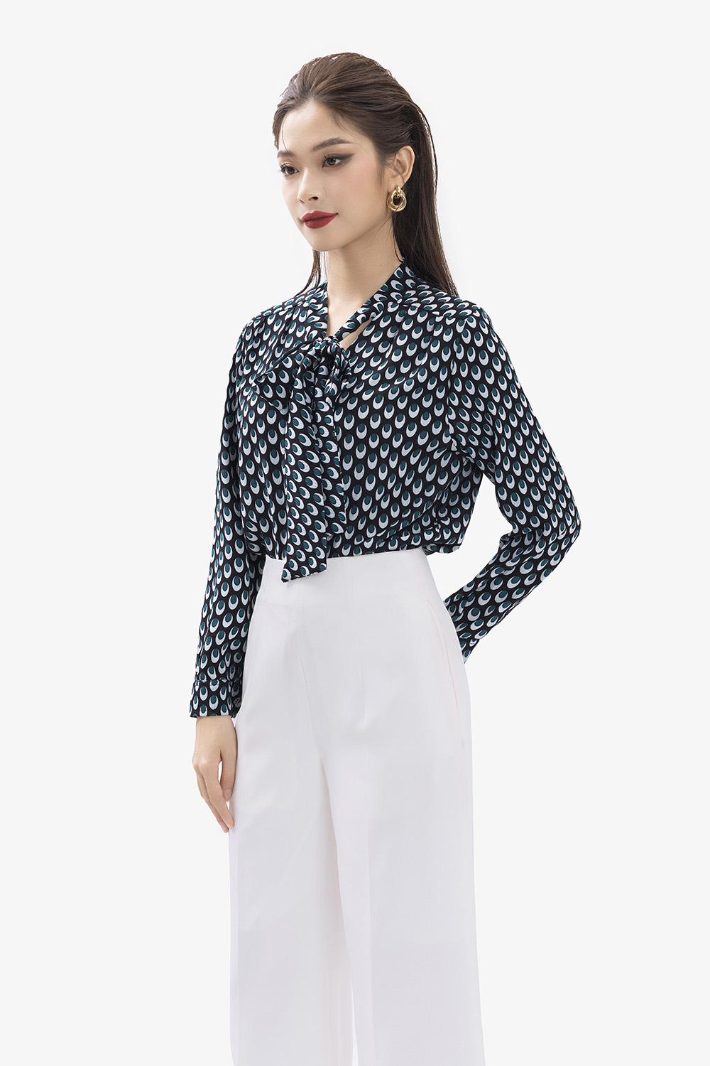 Áo sơ mi nữ hoạ tiết tay dài cổ thắt nơ