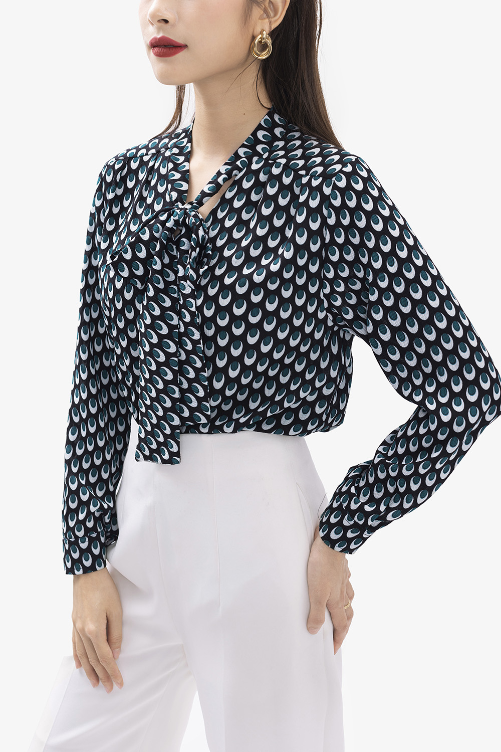 Áo sơ mi nữ hoạ tiết tay dài cổ thắt nơ