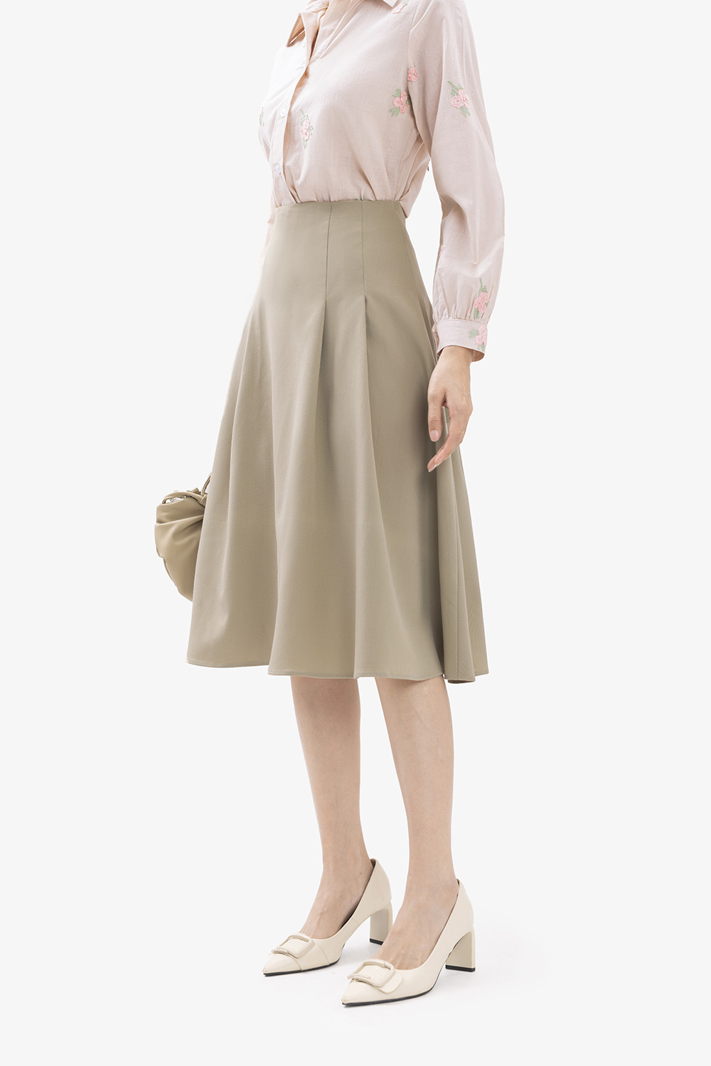 Chân váy xòe dài xếp ly màu kem