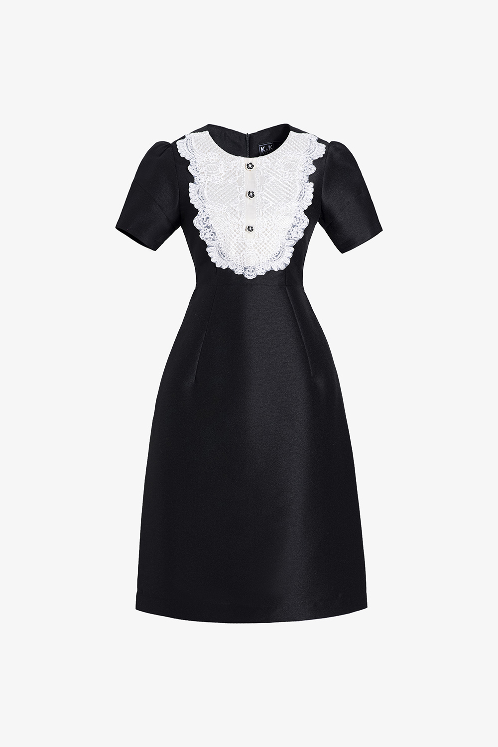 Đầm đen dáng chữ A phối ren trắng