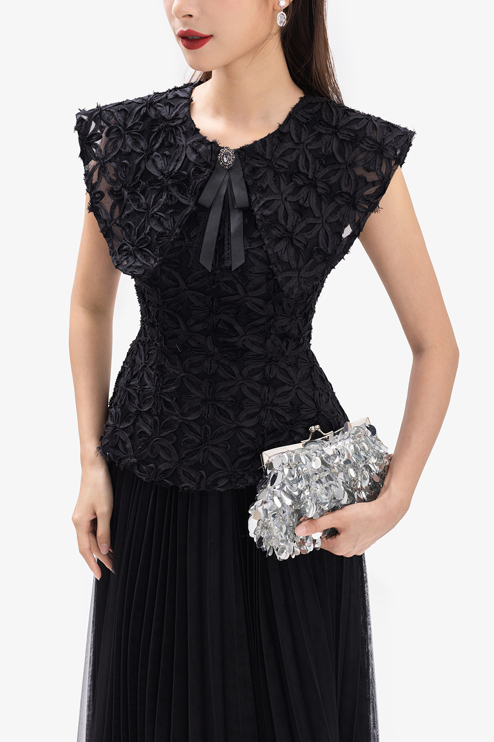 Đầm đen đi tiệc dáng peplum cổ sen bản lớn