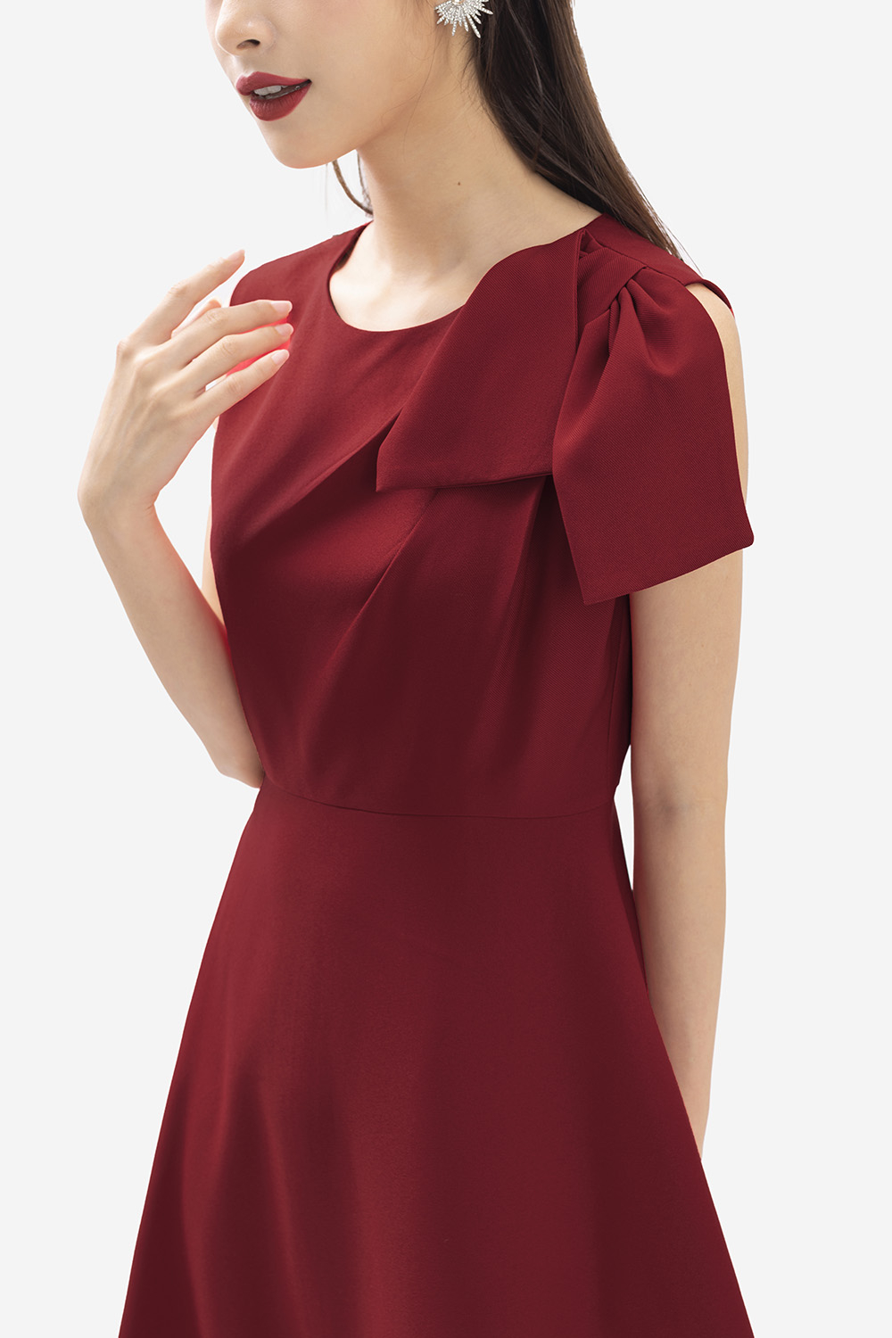 Đầm đỏ dự tiệc dáng xòe phối nơ vai