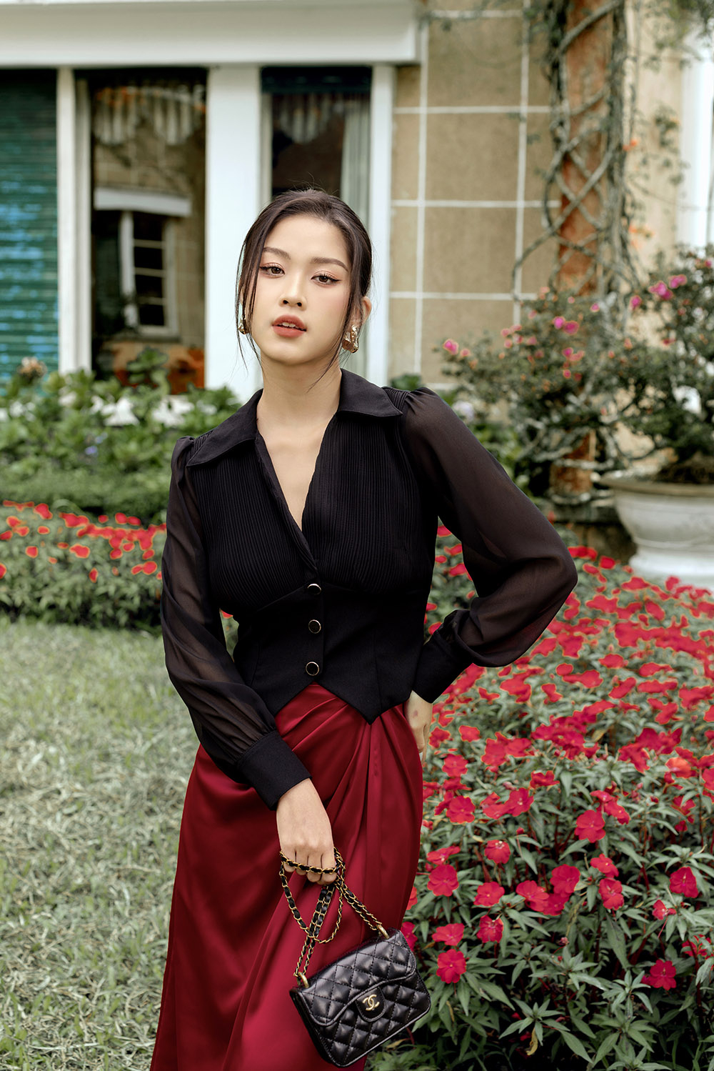 Áo sơ mi đen kiểu tay phồng