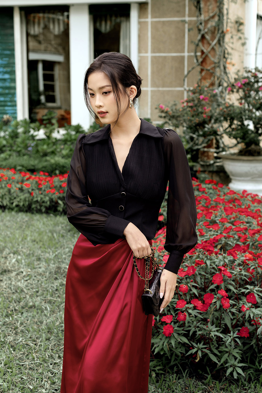 Áo sơ mi đen kiểu tay phồng