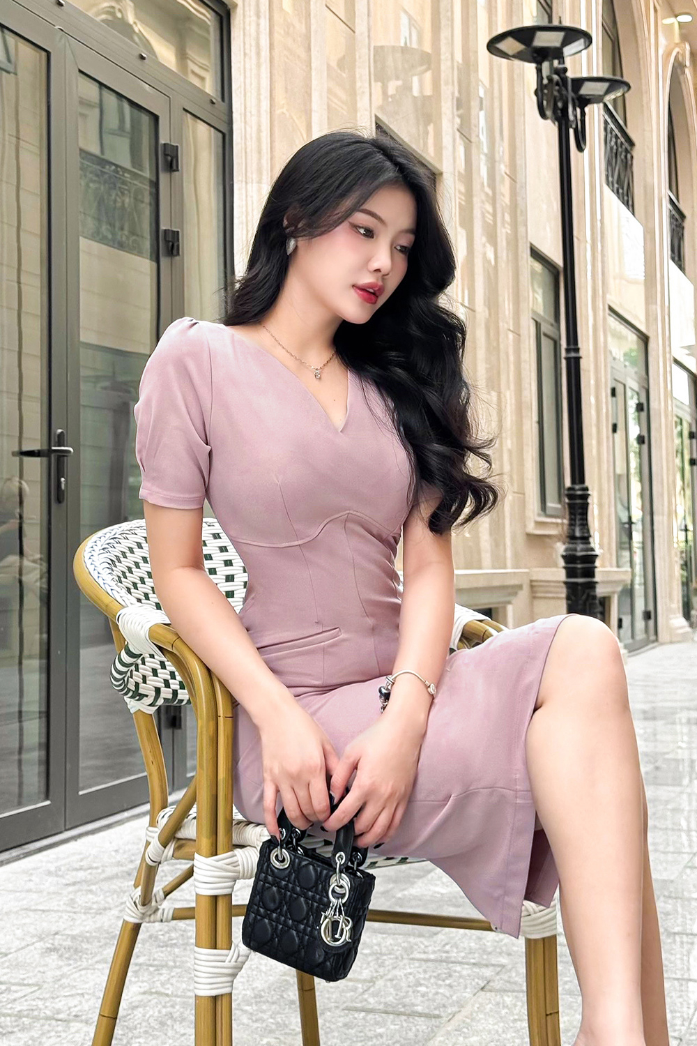 Đầm công sở dáng ôm tay ngắn cổ tim