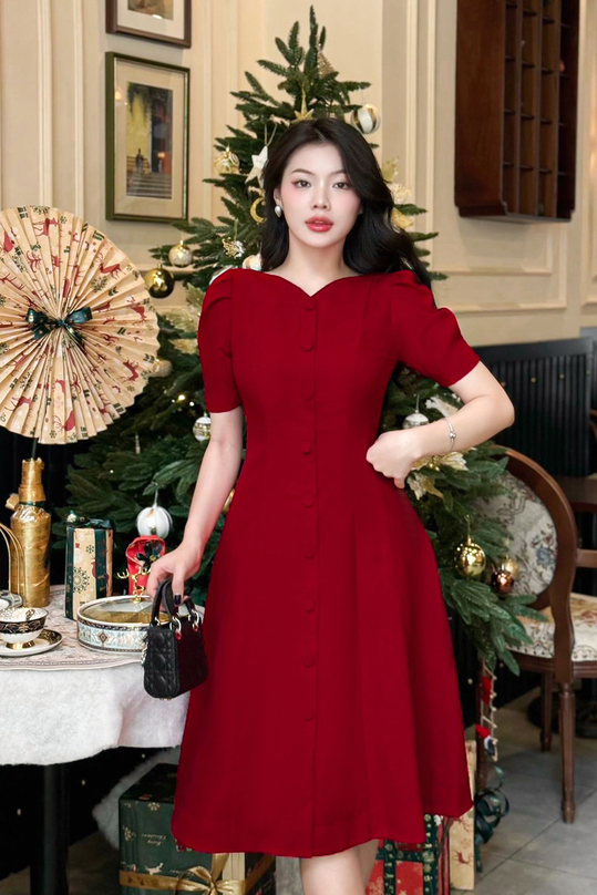 Dạo một vòng local brand Việt, ngắm loạt mẫu váy đỏ vừa nổi vừa sang