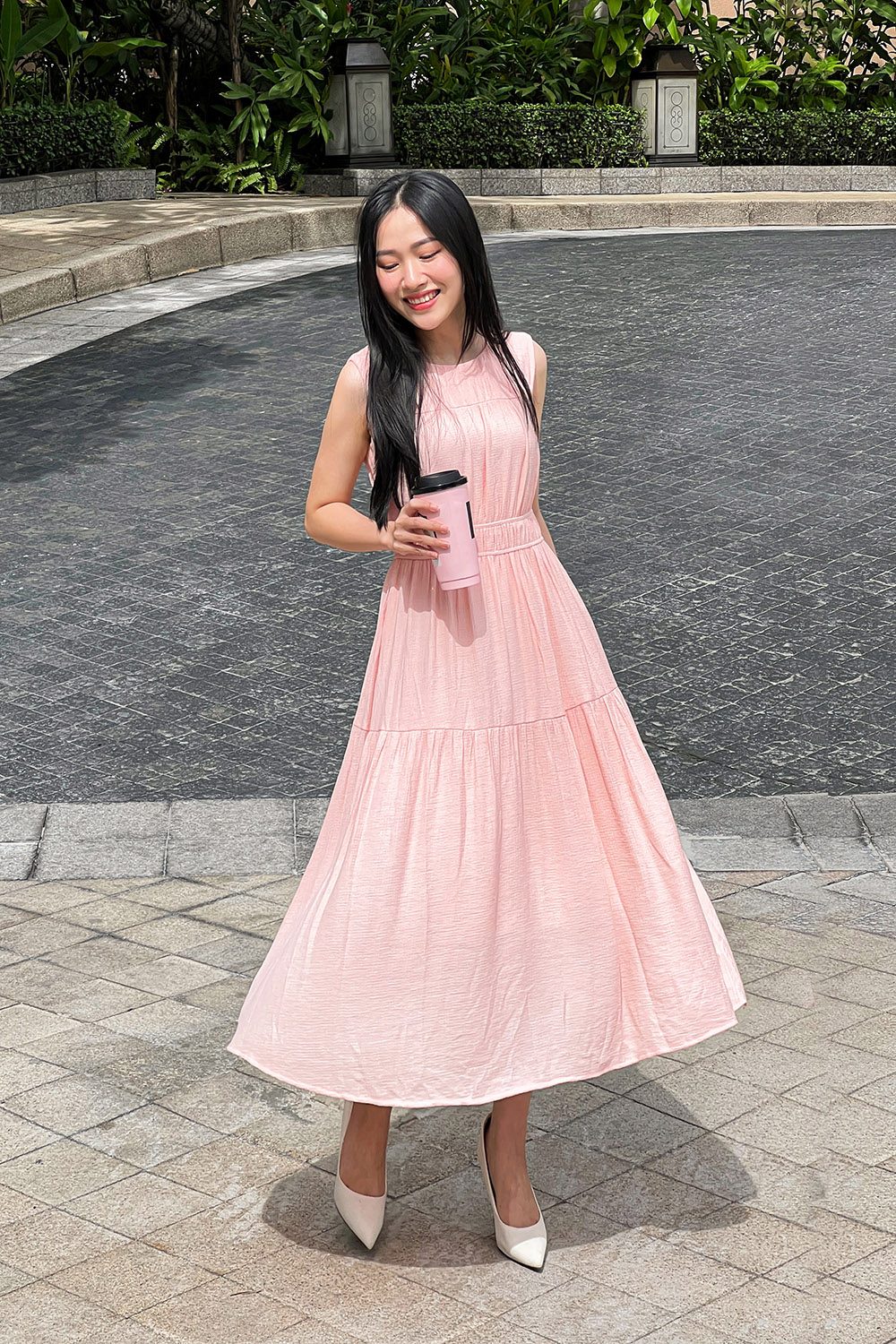 Đầm xòe dáng dài sát nách nhún eo