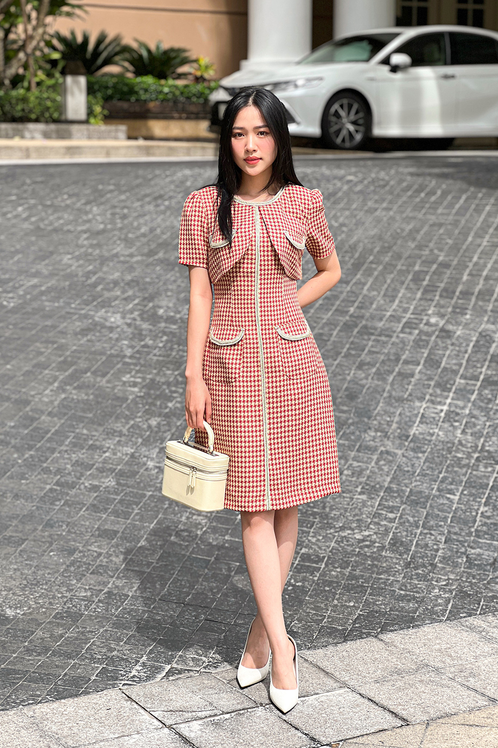 Đầm chữ A caro trắng đỏ phối túi