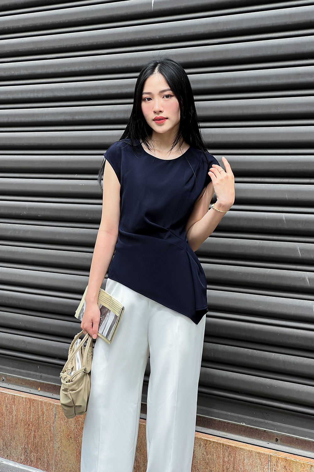 Áo kiểu nữ màu xanh đen eo cách điệu