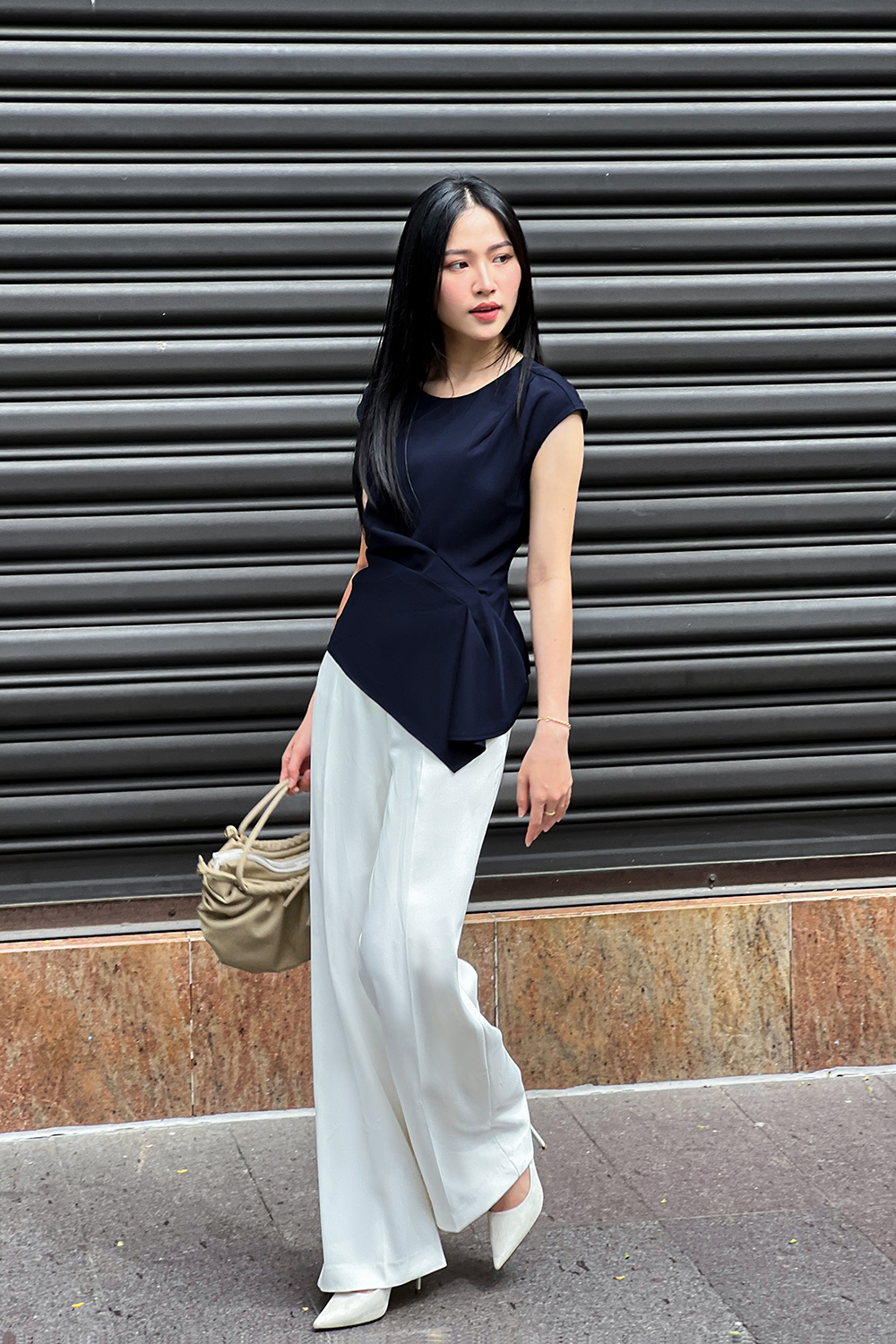 Áo kiểu nữ màu xanh đen eo cách điệu