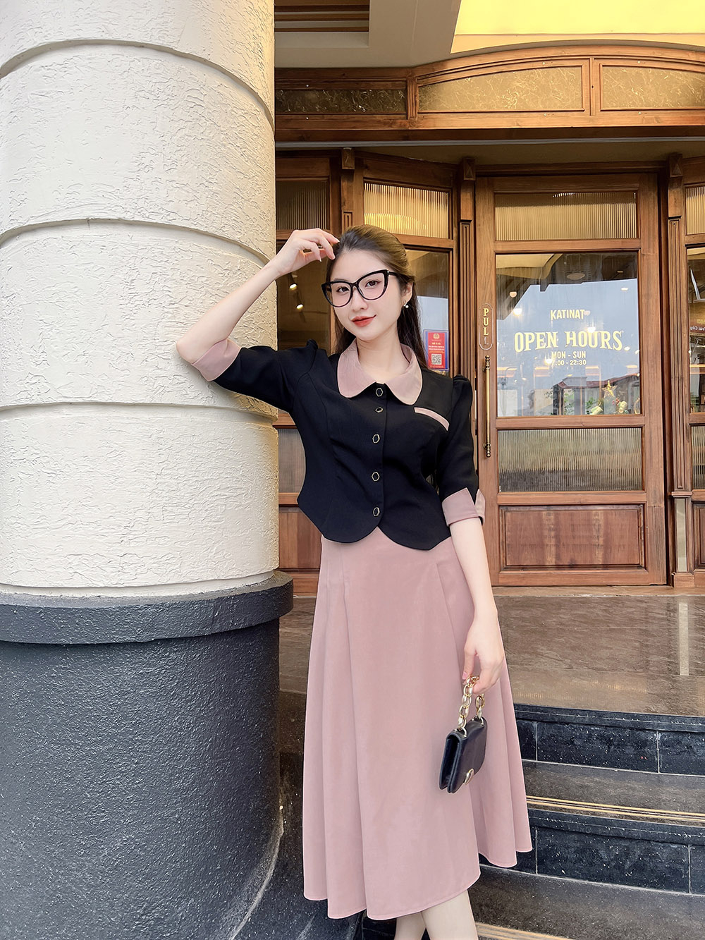 Chân váy dáng xòe công sở màu hồng