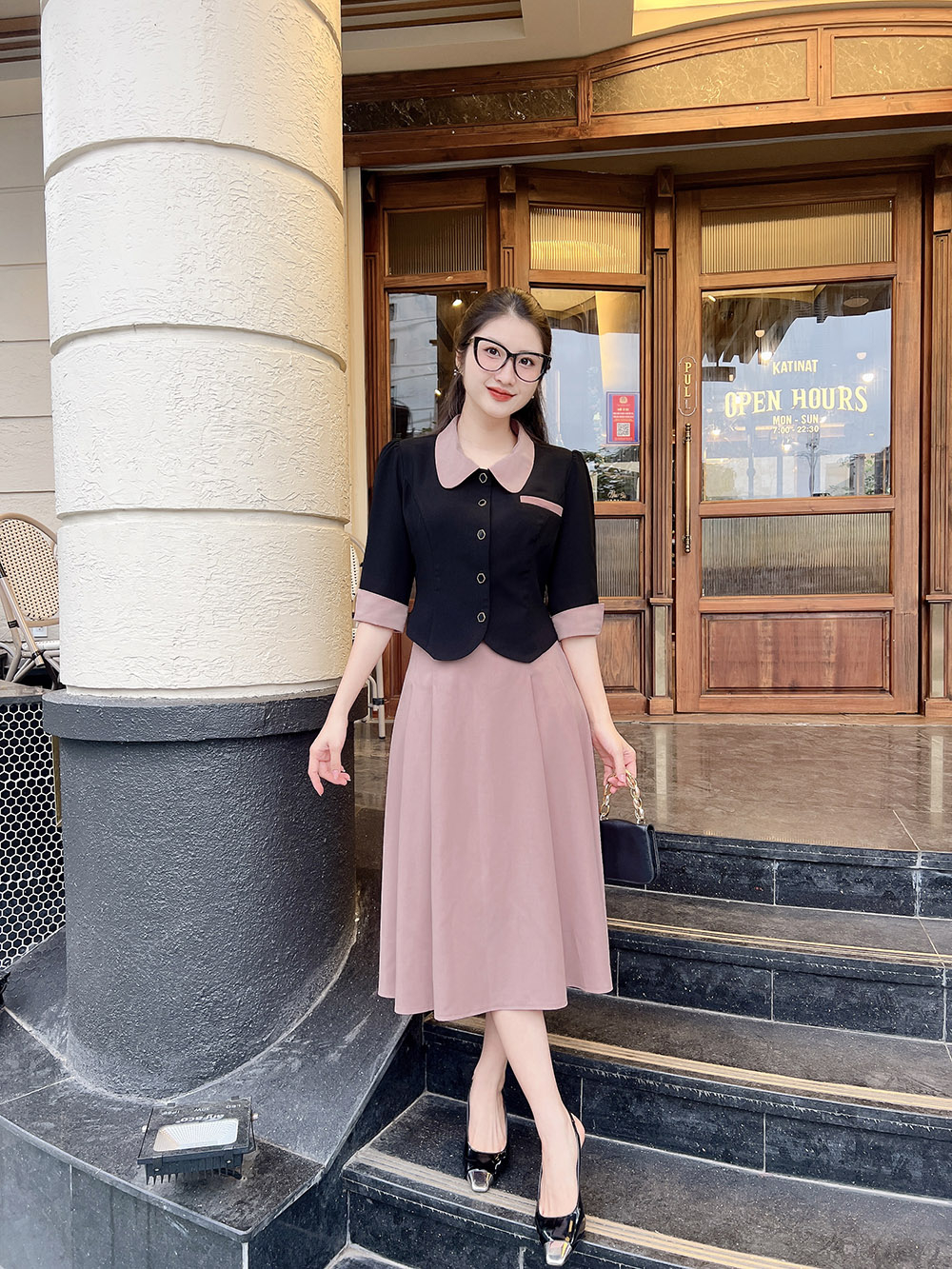 Chân váy dáng xòe công sở màu hồng