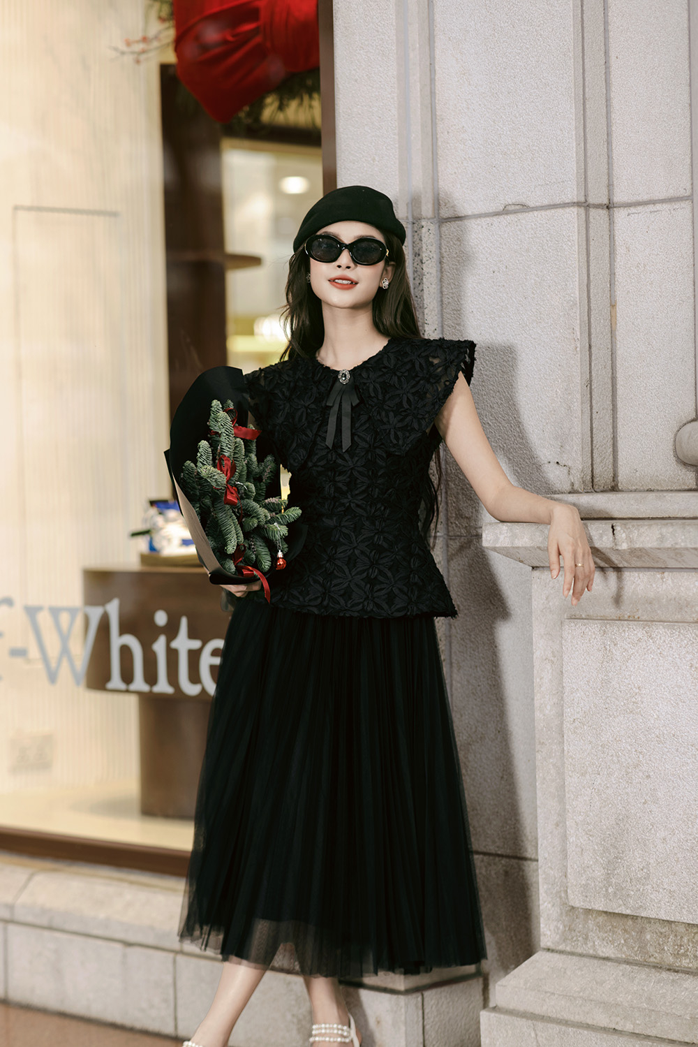 Đầm đen đi tiệc dáng peplum cổ sen bản lớn
