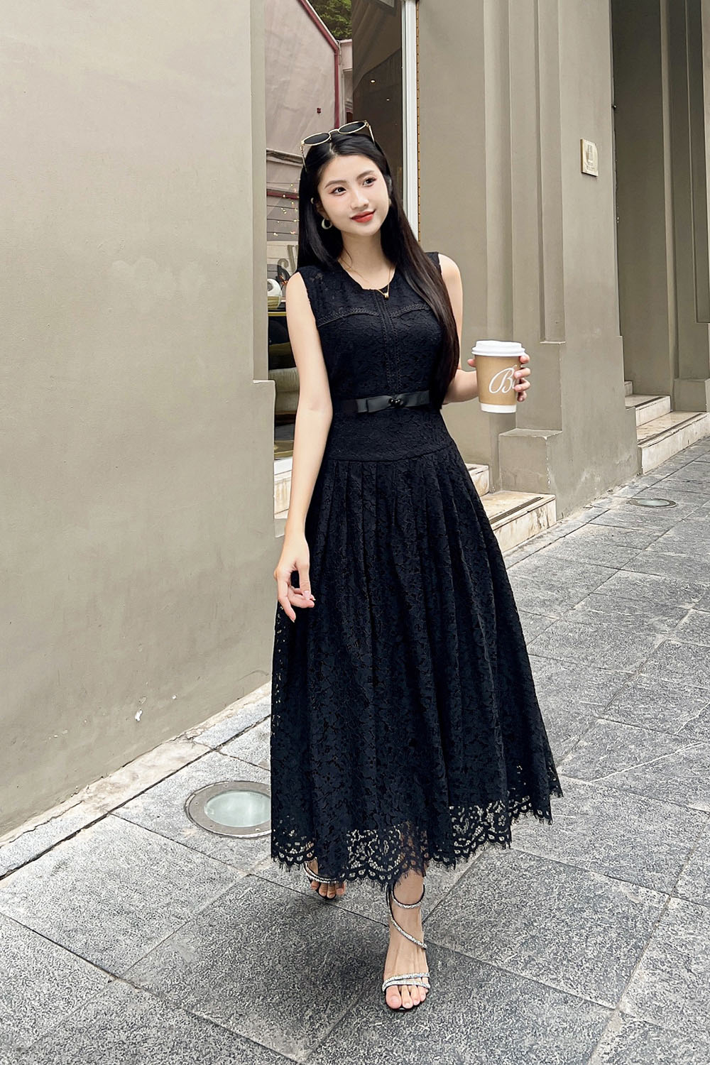 Đầm ren cotton dáng xòe màu đen