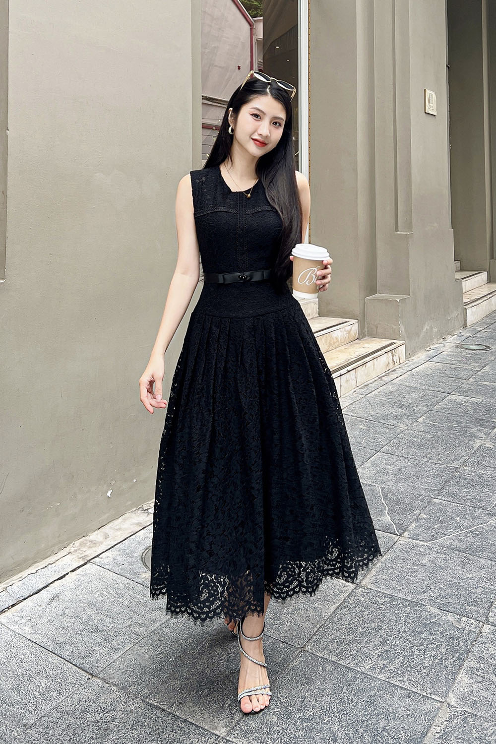 Đầm ren cotton dáng xòe màu đen