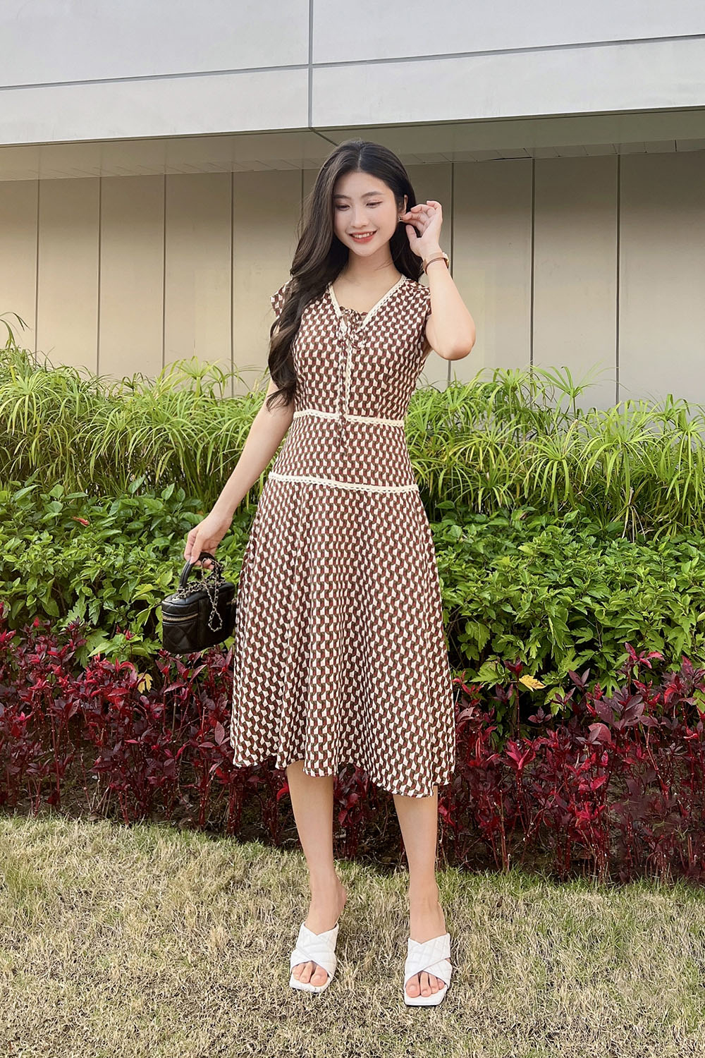 Đầm họa tiết chữ A eo cao cổ tim thắt nơ