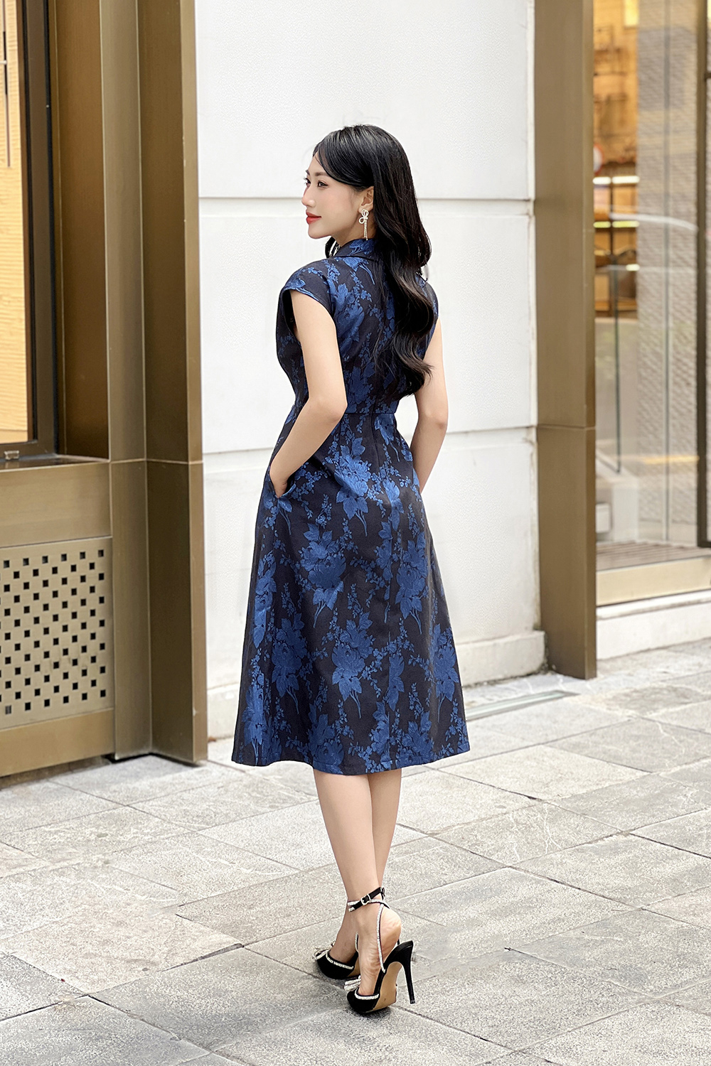 Đầm hoa dáng xòe dài cổ đan tông