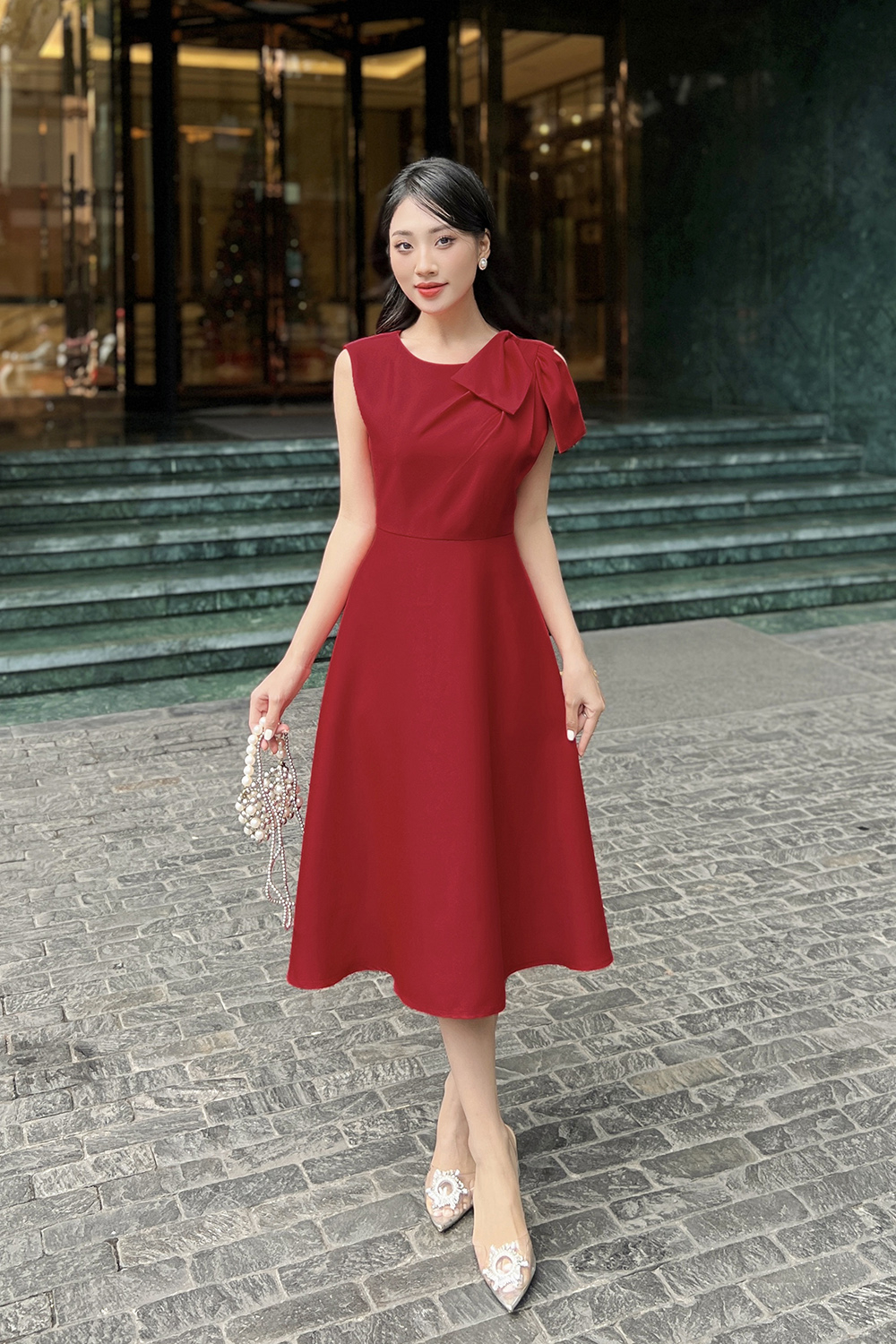 Đầm đỏ dự tiệc dáng xòe phối nơ vai