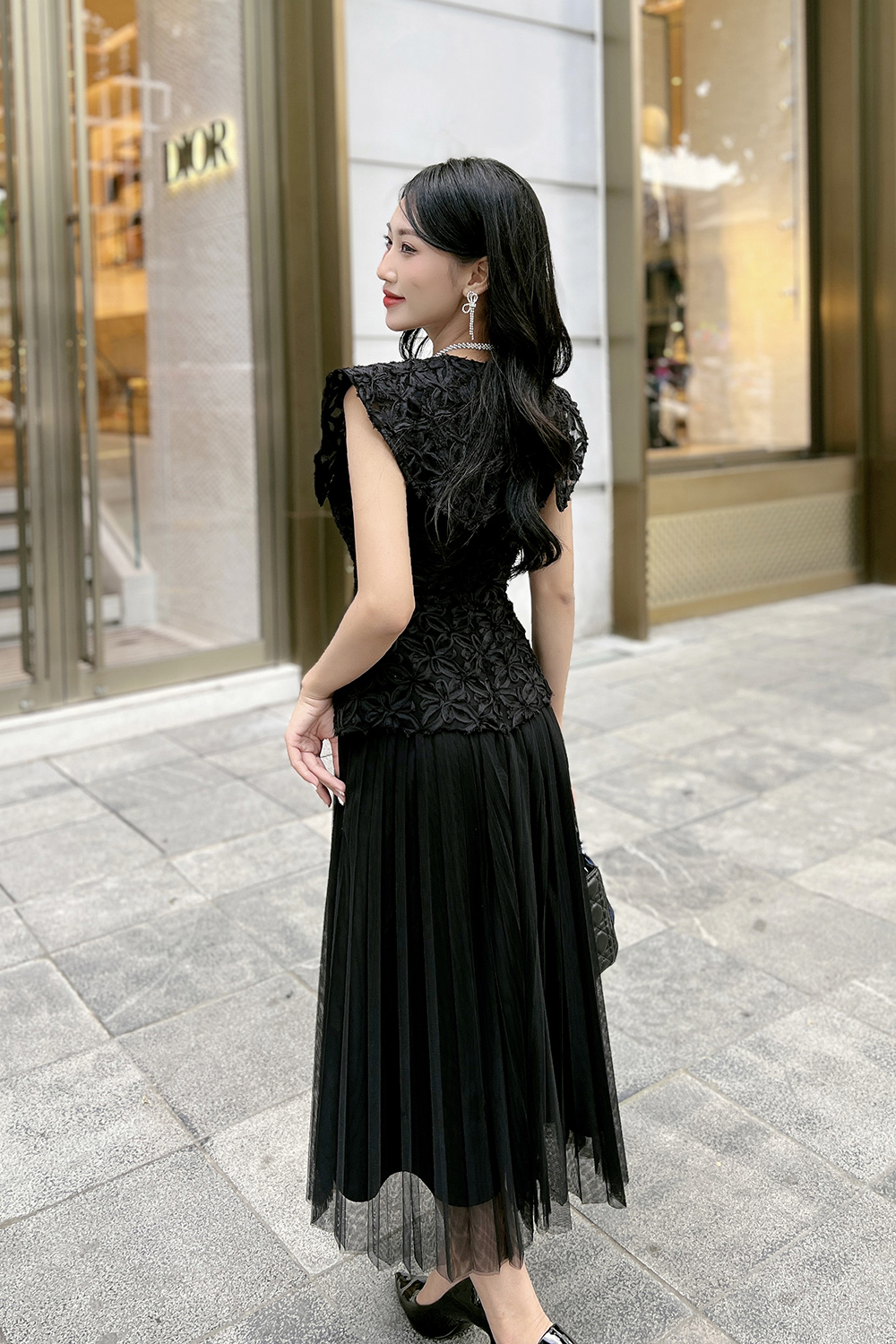 Đầm đen đi tiệc dáng peplum cổ sen bản lớn