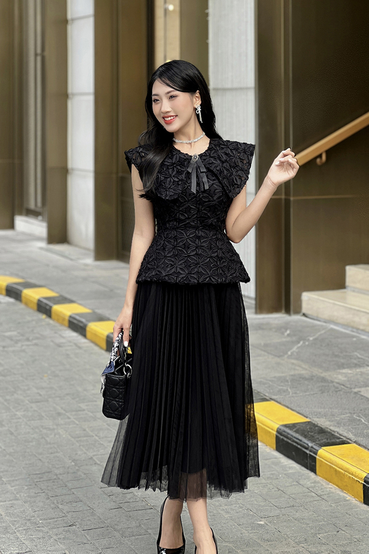 Đầm đen đi tiệc dáng peplum cổ sen bản lớn