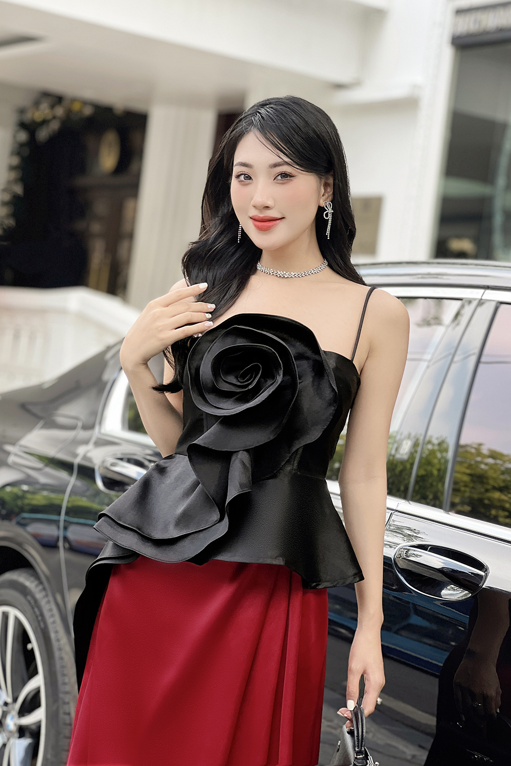 Áo kiểu nữ hai dây hoa to màu đen