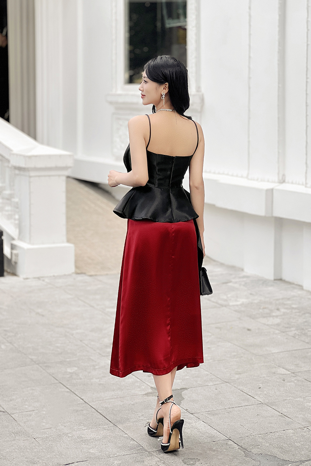 Áo kiểu nữ hai dây hoa to màu đen