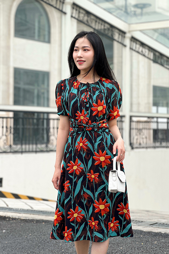 Đầm dự tiệc tuổi trung niên họa tiết hoa sang trọng