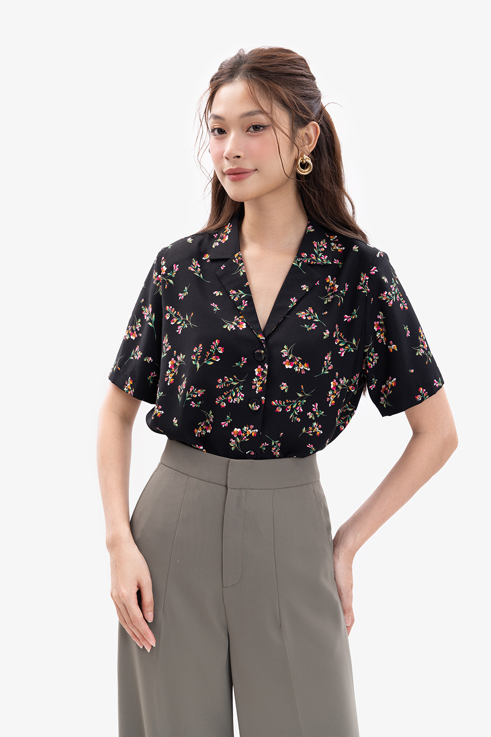 Áo sơ mi công sở nữ họa tiết hoa tay ngắn