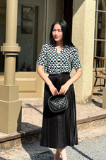 Áo sơ mi nữ họa tiết tam giác tay ngắn