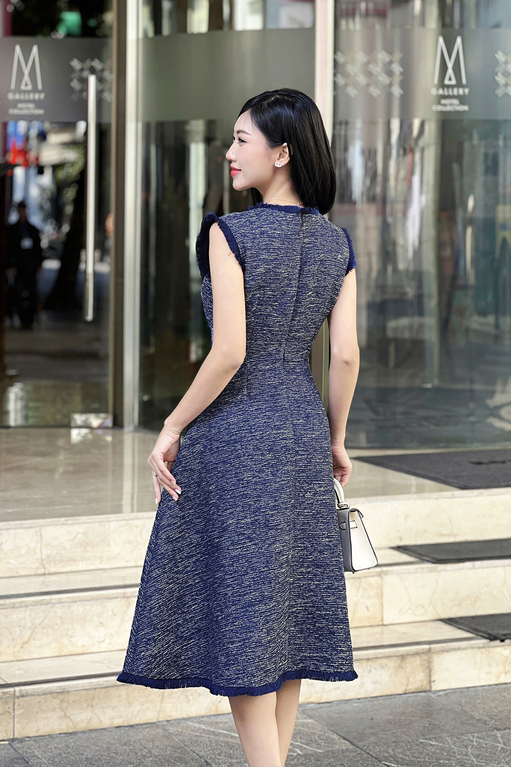 Đầm tweed dự tiệc dáng xòe sát nách phối viền