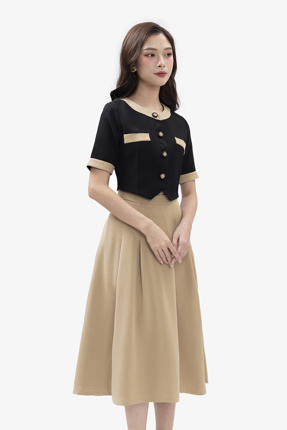 Áo kiểu nữ màu đen cổ tròn phối viền