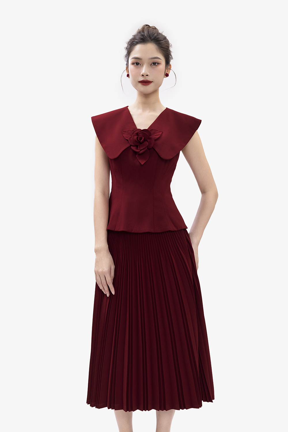 Áo kiểu cổ sen lớn đính hoa sang trọng