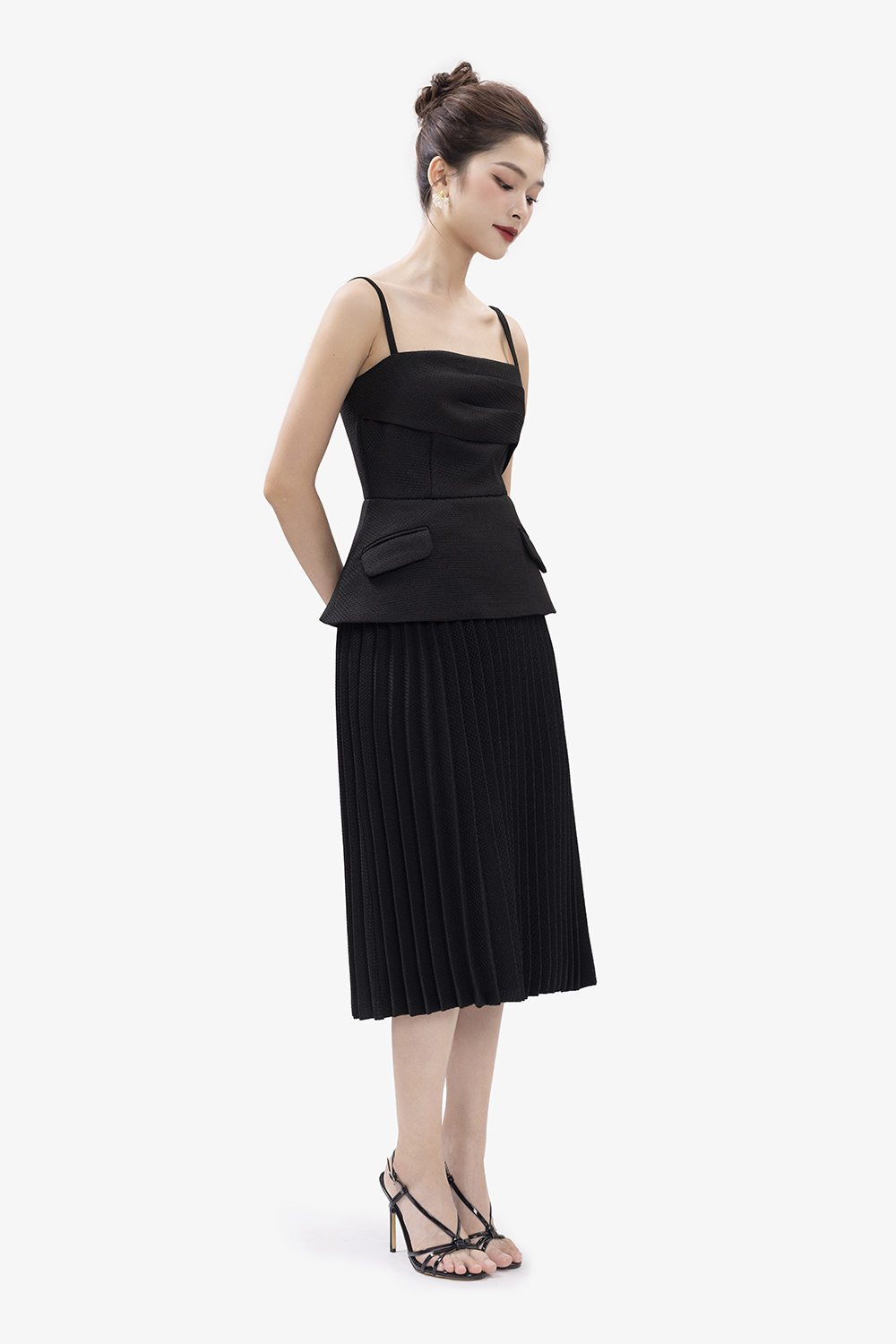 Đầm dự tiệc hai dây peplum tùng xếp ly