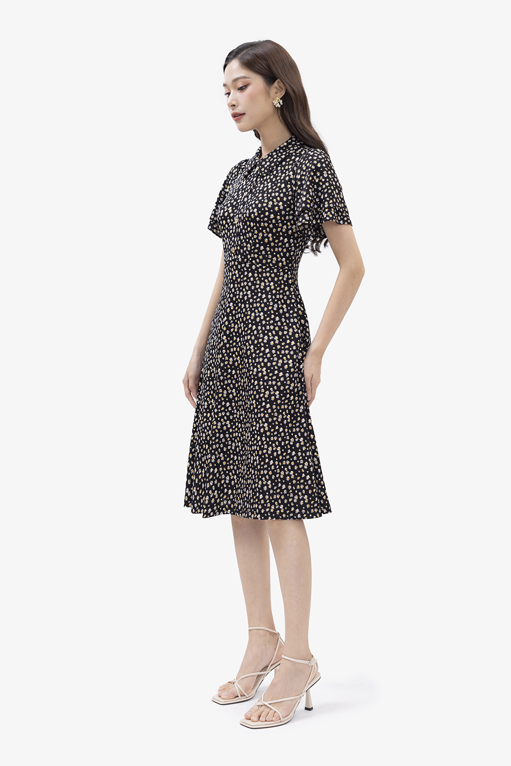 Đầm hoa nhí dáng xoè tay loe