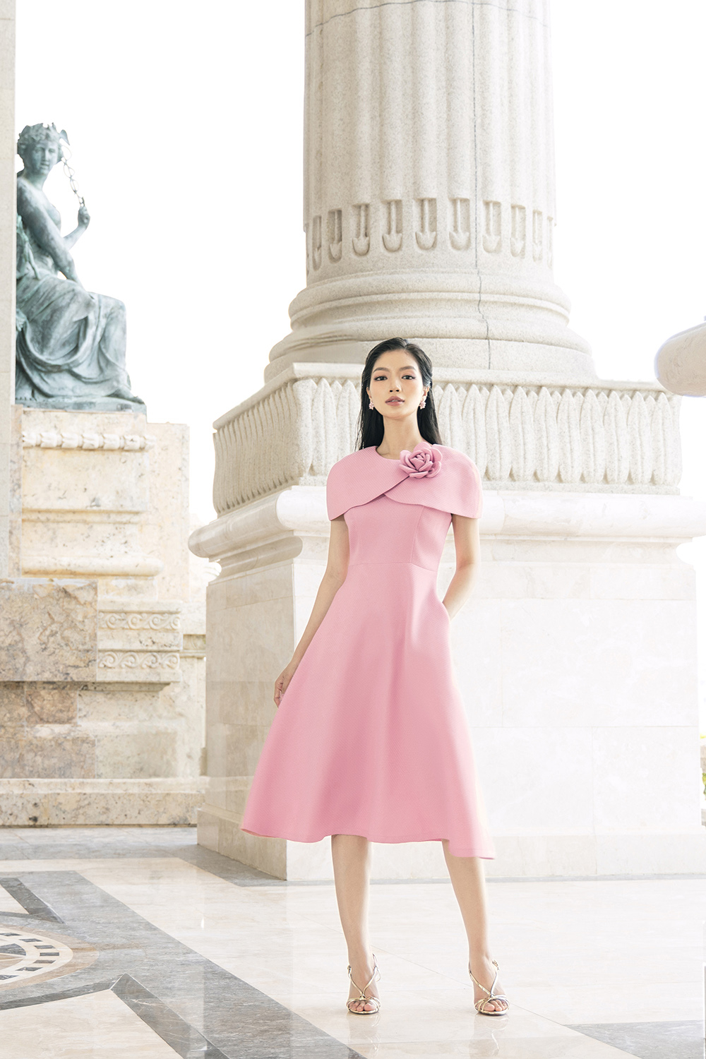Cho thuê váy tiểu thư hồng xòe đính nơ CALISTA – Hizu Dress Up
