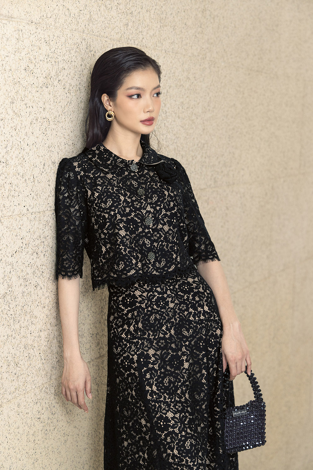 Áo ren đen tay lửng dáng ngắn