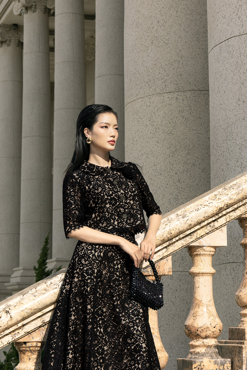 Áo ren đen tay lửng dáng ngắn