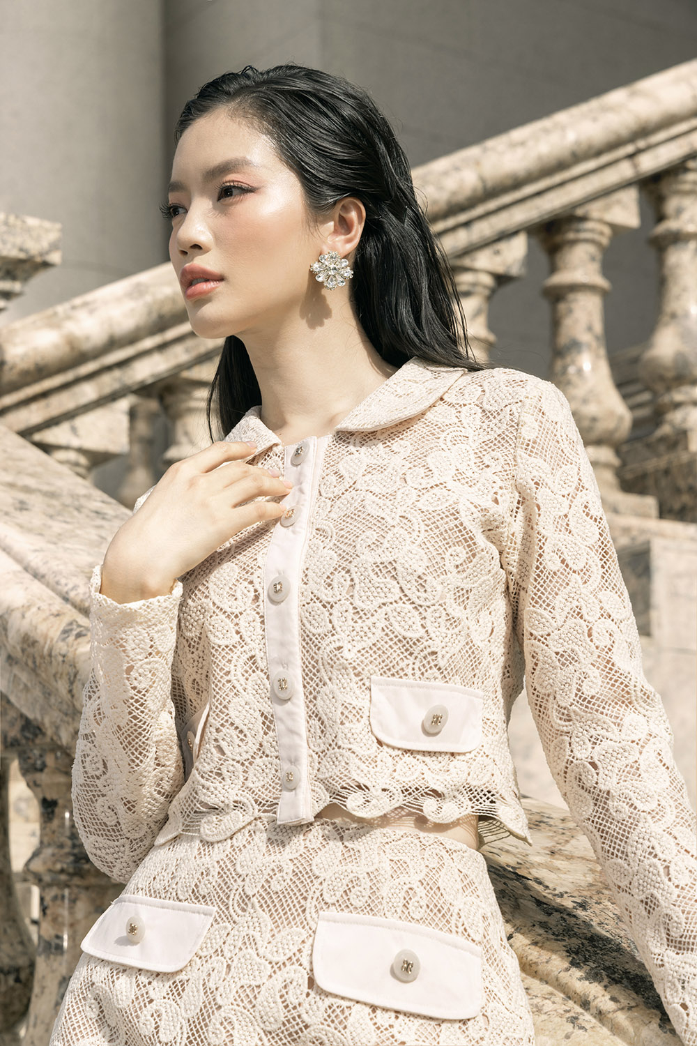 Áo kiểu ren nữ cổ sen tay dài